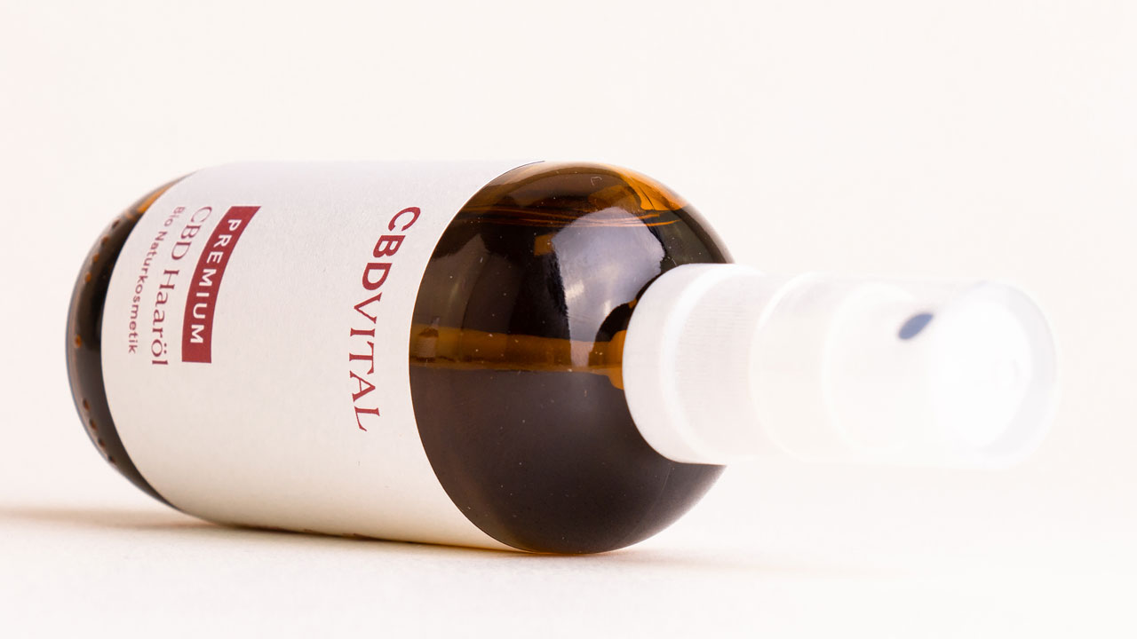 Gegen stumpfes und trockenes Haar Gegen stumpfes und trockenes Haar